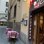 AI MAGAZZINI DEI MEDICI (casa con balcone)